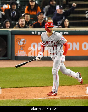 Detroit, USA. 07 Mai, 2019. Los Angeles Engel Designated Hitter Shohei Ohtani reagiert nach dem Futter an Dritte im siebten Inning in der Major League Baseball Spiel bei Comerica Park in Detroit, Michigan, United States, 7. Mai 2019. Quelle: Lba Co.Ltd./Alamy leben Nachrichten Stockfoto