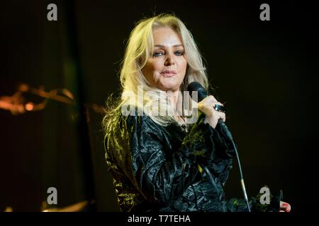 Berlin, Deutschland. 08 Mai, 2019. 08.05.2019, der britischen Pop und Rock Sängerin Bonnie Tyler auf Ihr ZWISCHEN DIE ERDE UND DIE STERNE Live 2019 Tour im Admiralspalast in Berlin. | Verwendung der weltweiten Kredit: dpa/Alamy leben Nachrichten Stockfoto