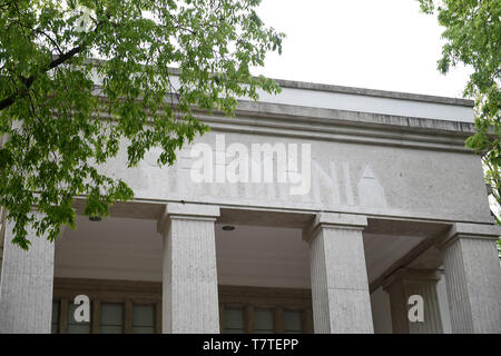 Venedig, Italien. 08 Mai, 2019. An der Fassade der Deutschen Pavillon der Biennale in Venedig im Giardini, die Inschrift "Germania" angebracht ist. Die internationale Kunstausstellung beginnt am 11.05.2019 und endet am 24.11.2019. Quelle: dpa Picture alliance/Alamy leben Nachrichten Stockfoto