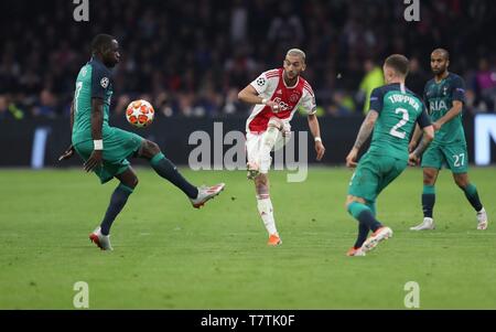 Amsterdam, Niederlande. 08 Mai, 2019. firo: 08.05.2019 Fußball, 2018/2019, CL, CHL, Champions League, Halbfinale Ruckspiel Ajax Amsterdam Tottenham Hotspur 2:3 Duelle, Hakim Ziyech | Verwendung der weltweiten Kredit: dpa/Alamy leben Nachrichten Stockfoto