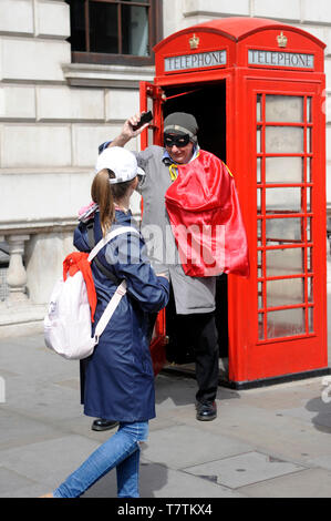 London, UK, 9. Mai 2019 Kevin Maguire, politischer Journalist, Dreharbeiten in Whitehall Credit: JOHNNY ARMSTEAD/Alamy leben Nachrichten Stockfoto