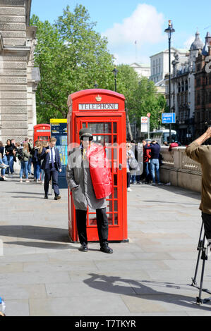 London, UK, 9. Mai 2019 Kevin Maguire, politischer Journalist, Dreharbeiten in Whitehall Credit: JOHNNY ARMSTEAD/Alamy leben Nachrichten Stockfoto