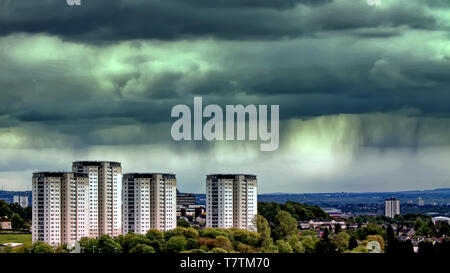 Glasgow, Schottland, UK, 9. Mai, 2019, UK Wetter. Regen threads südlich der Stadt auf einer wechselhaften Tag. Kredit Gerard Fähre / alamy Leben Nachrichten Stockfoto
