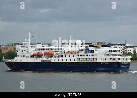 Expedition Cruise Ship National Geographic Explorer gesehen auf der Themse nach einem kurzen Besuch in London Stockfoto