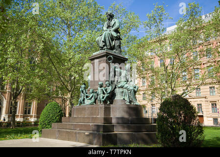 Denkmal für den Komponisten Ludwig van Beethoven (1880) auf einer sonnigen April Tag. Wien, Österreich Stockfoto