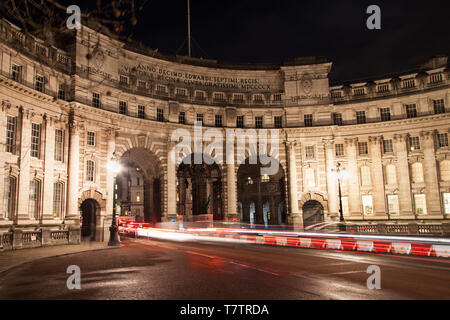 Admiralty Arch bei Nacht, London, Vereinigtes Königreich. Stockfoto