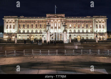 Buckingham Palast bei Nacht, London, Vereinigtes Königreich. Stockfoto