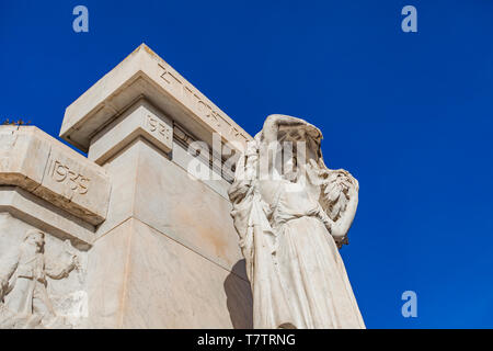 AVIGNON, Frankreich - 28. APRIL 2019: Avignon Kriegerdenkmal, Le Monument Aux Morts am Jardin des Doms in Avignon, Frankreich, Monument ist von Louis Botinel gemacht Stockfoto