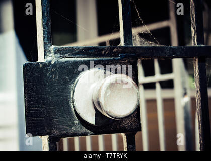 Schwarz und Silber Iron Gate Stockfoto