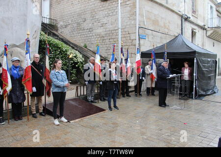 Le 8 Mai été célébrée 2 fois à Niort Devant le Monument Aux Soldats sans Uniforme et plus Officiel Devant le Monument Aux Morts avec Guilloton David Stockfoto