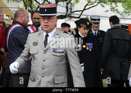 Le 8 Mai été célébrée 2 fois à Niort Devant le Monument Aux Soldats sans Uniforme et plus Officiel Devant le Monument Aux Morts avec Guilloton David Stockfoto