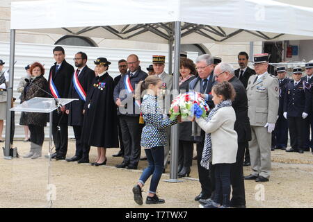 Le 8 Mai été célébrée 2 fois à Niort Devant le Monument Aux Soldats sans Uniforme et plus Officiel Devant le Monument Aux Morts avec Guilloton David Stockfoto