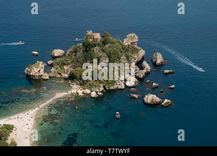 Die kleine Insel Isola Bella im Ionischen Meer an der Küste von Taormina, Sizilien. Stockfoto