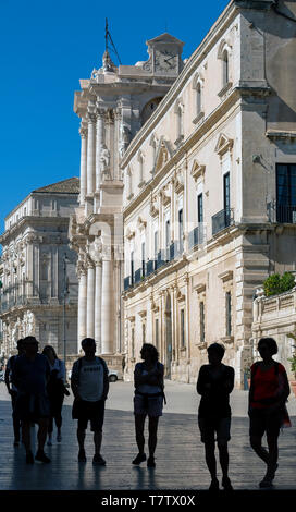 Die Piazza del Duomo auf der Insel Ortigia, Syrakus (Siracusa) Sizilien. Stockfoto