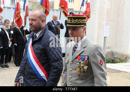 Le 8 Mai été célébrée 2 fois à Niort Devant le Monument Aux Soldats sans Uniforme et plus Officiel Devant le Monument Aux Morts avec Guilloton David Stockfoto