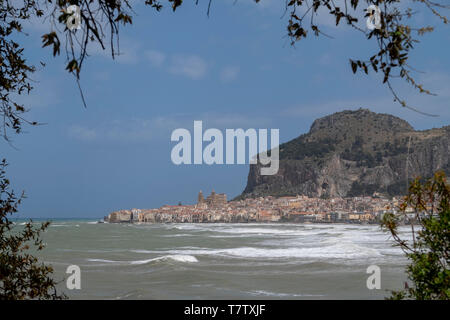 Die direkt am Strand liegt, Cefalu, Sizilien, Italien Stockfoto