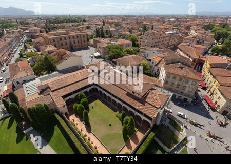 Blick auf Pisa von der Spitze des Schiefen Turms Stockfoto