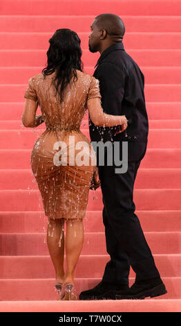 New York, NY - Mai 06, 2019: Kim Kardashian und Kanye West kommen für die 2019 Met Gala feiern Camp: Hinweise auf die Art und Weise an der Metropolitan Museum Stockfoto