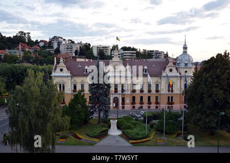 Brasov, Rumänien - August 2017: Rathaus der Stadt Brasov (primaria Municipiului Timisoara). Siebenbürgen, Rumänien. Stockfoto
