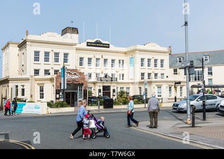 Die Great Western Hotel und die Steam Bar im Stadtzentrum von Newquay in Cornwall. Stockfoto