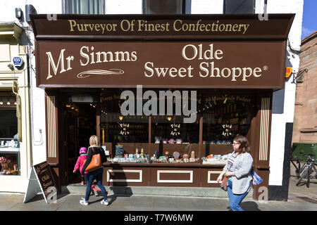 Olde Sweet Shoppe UK - Herr Simms Sweet Shop, Außen, Worcester, Großbritannien Stockfoto