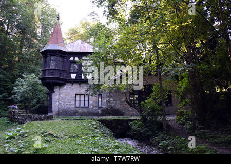 Alte traditionelle rumänische Haus im Jugendstil. Rumänien. Stockfoto