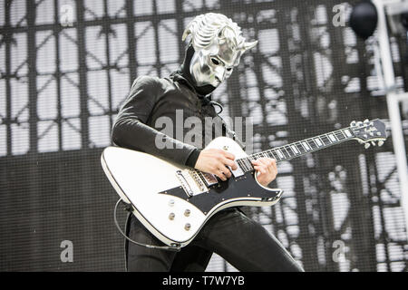 Mailand Italien. 08. Mai 2019. Die schwedische Rockband GHOST führt live auf der Bühne bei SNAI Ippodromo di San Siro Eröffnung der Show von Metallica. Stockfoto