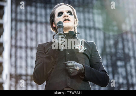 Mailand Italien. 08. Mai 2019. Die schwedische Rockband GHOST führt live auf der Bühne bei SNAI Ippodromo di San Siro Eröffnung der Show von Metallica. Stockfoto