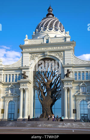 Kasan, Russland - 30 April 2016: Der zentrale Teil der 'Palast der Farmers' (Ministerium für Landwirtschaft der Republik Tatarstan) Close-up von einem sonnigen Stockfoto