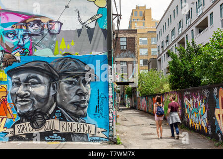 Kanada, Provinz Ontario, Stadt Toronto, Queen Street West, neue trendige Nachbarschaft, Graffiti Alley und ihre Wandmalereien Stockfoto