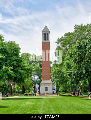 Denny Chimes Tower auf dem Quad an der Universität von Alabama in Tuscaloosa Alabama, USA. Stockfoto