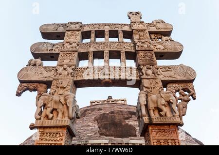 Indien, Madhya Pradesh, Sanchi, bouddhist Denkmälern zum Weltkulturerbe der UNESCO, große Stupa Tür geschnitzt Stockfoto