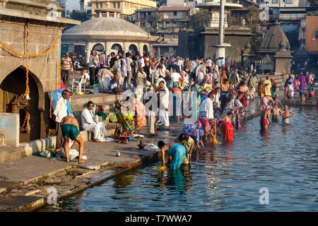 India, Maharashtra, Nashik, rituelle Bäder auf der ghats Stockfoto