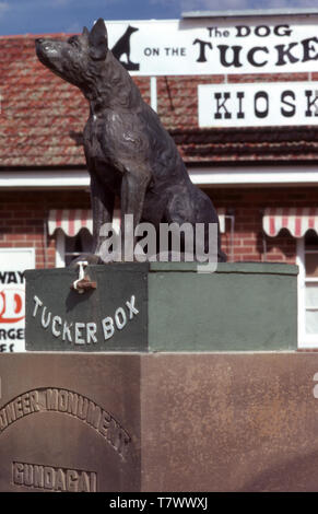 Der Hund auf dem TUCCURBOX DENKMAL, SCHLANGE GULLY, 5 Meilen von GUNDAGAI, New South Wales, Australien. Stockfoto