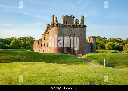 Castle-Caerlaverock Caerlaverock Castle ist ein Wasserschloss dreieckigen Burg im 13. Jahrhundert gebaut. Es ist an der südlichen Küste von Schottland Stockfoto