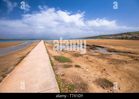 Gesunde Schlamm Strand in Cizici Soline auf der Insel Krk, Kvarner Bucht von Kroatien Stockfoto