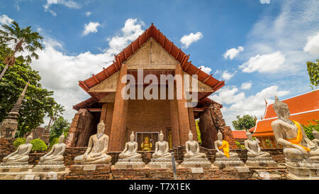 Vorderansicht eines buddhistischen Tempels aus dem Komplex von Wat Yai Chai Mongkhon in Ayutthaya, nördlichen Bangkok, Thailand Stockfoto