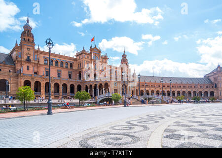 Die Plaza de Espania ist ein Platz im Park in Sevilla gebaut 1928 für den ibero-amerikanischen Ausstellung von 1929 ein Beispiel für die Renaissance Stockfoto