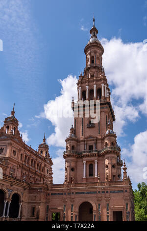 Die Plaza de Espania ist ein Platz im Park in Sevilla gebaut 1928 für den ibero-amerikanischen Ausstellung von 1929 ein Beispiel für die Renaissance Stockfoto