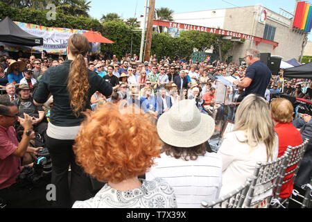 Eröffnung des Los Angeles der LGBT-Zentrum Anita Mai Schloss Rosenstein Campus bietet: Atmosphäre, In: Los Angeles, Kalifornien, Vereinigte Staaten, wenn: 07 Apr 2019 Credit: FayesVision/WENN.com Stockfoto