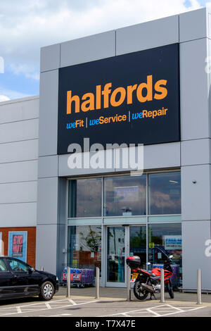 Um Cribbs Causeway Einkaufszentrum, in der Nähe von Bristol UK Halfords Stockfoto