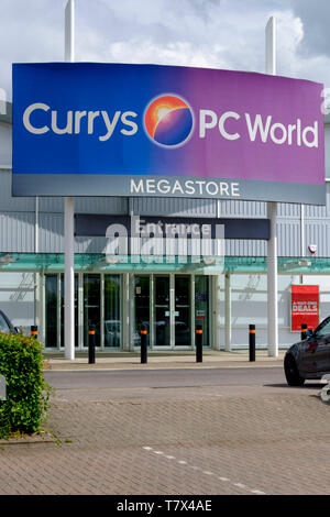 Um Cribbs Causeway Einkaufszentrum, in der Nähe von Bristol UK Currys PC-Welt megastore anmelden Stockfoto