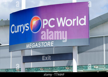 Um Cribbs Causeway Einkaufszentrum, in der Nähe von Bristol UK Currys PC-Welt megastore anmelden Stockfoto