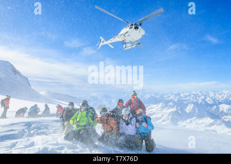 Freerider Ankunft am Gipfel des Monte Rosa Gletscher mit einem Hubschrauber Stockfoto