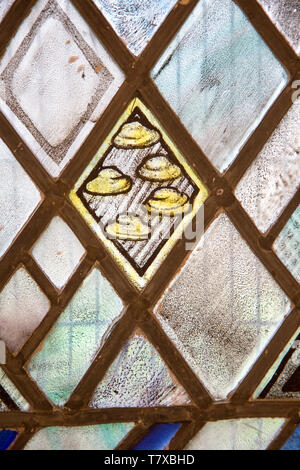 Kirche des hl. Andreas, Little Glemham, Detail der Glasfenster fünf Gerstenbrote von Margaret Edith Aldrich Seil 1929 Stockfoto