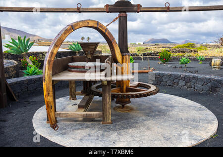 Alte traditionelle Holz- Mühle in ein Kanarisches Museum Stockfoto