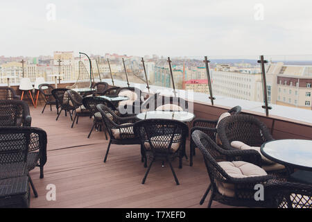 Gemütliche Einrichtung aus Holz von Restaurant, kopieren. Komfortables, modernes, zeitgenössisches Design Hintergrund Stockfoto