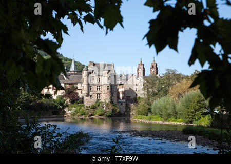 Dorf von Espalion (Südfrankreich), in der Eure Abteilung, am Ufer des Flusses Lot, der Jakobsweg (Santiago de Compostela), "Voie du Pu Stockfoto