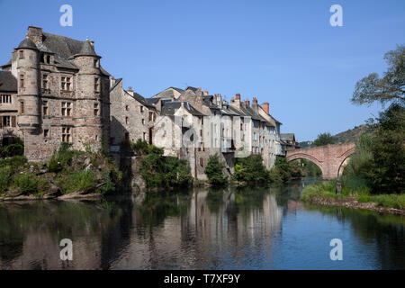 Dorf von Espalion (Südfrankreich), in der Eure Abteilung, am Ufer des Flusses Lot, der Jakobsweg (Santiago de Compostela), "Voie du Pu Stockfoto