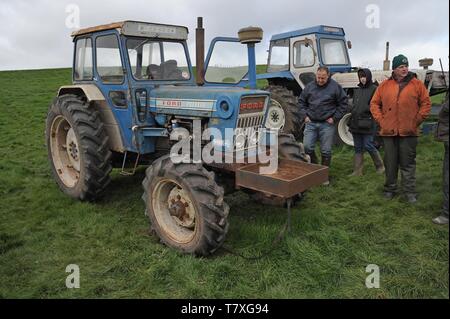 Ford Traktor am oberen Venn Farm zersteuung Auktion, Herefordshire Stockfoto